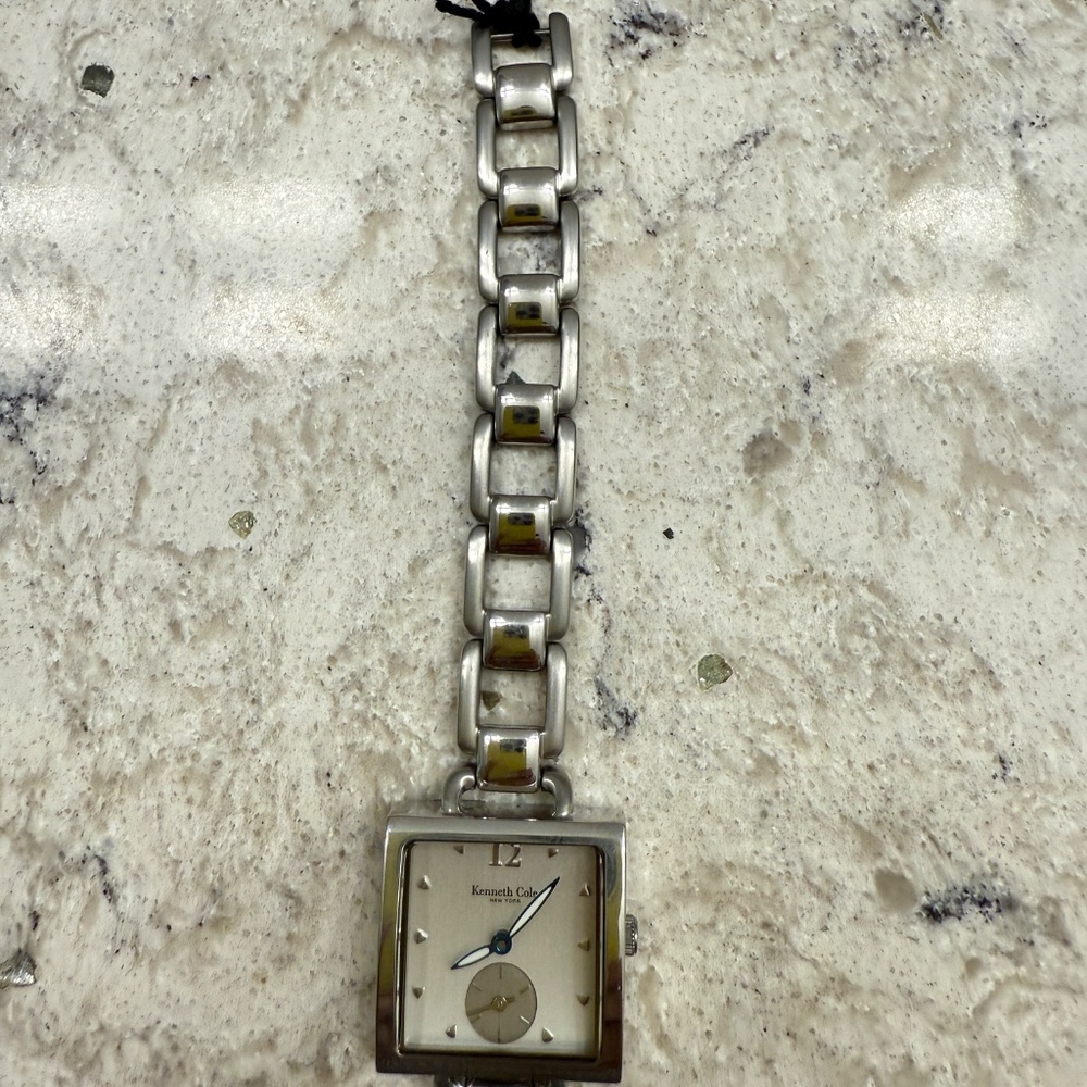 Pre- Owned - Women's Kenneth Cole Silver Sone Stainless‎ Square  watch - Picture 5 of 9
